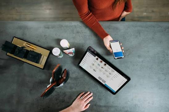 10 Best Services for Paying International Contractors